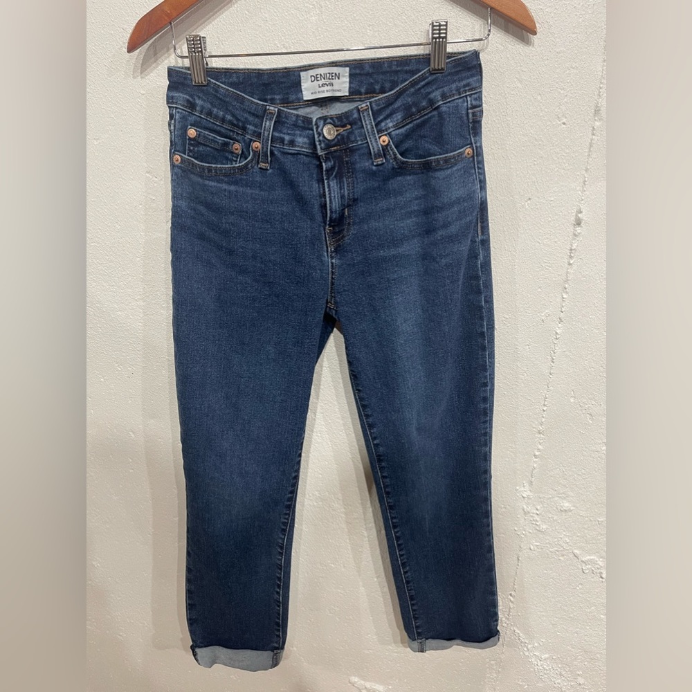 Dark washed Denizen cuffed Levi’s Jeans Mid rise Boyfriend